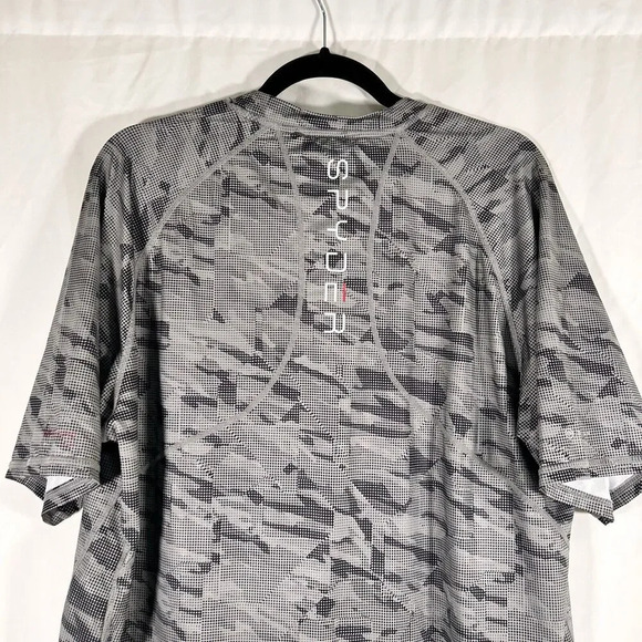 Spyder Swim Shirt Men's XL Grey Short Sleeve Crew Neck 30 SPF Rash Guard - Picture 9 of 11
